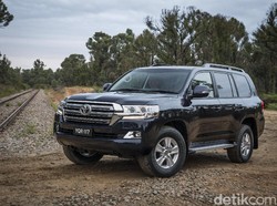 Duh Sayang Banget! Mobil-mobil  Mahal Bekas Kedubes AS Dihancurkan
