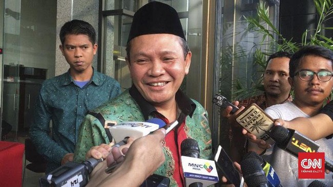 Dalam Berita Acara Pemeriksaan (BAP) Khatibul Umam mengaku tak mengenal Andi Narogong. Namun ia mendengar kabar Andi adalah orang dekat Novanto.