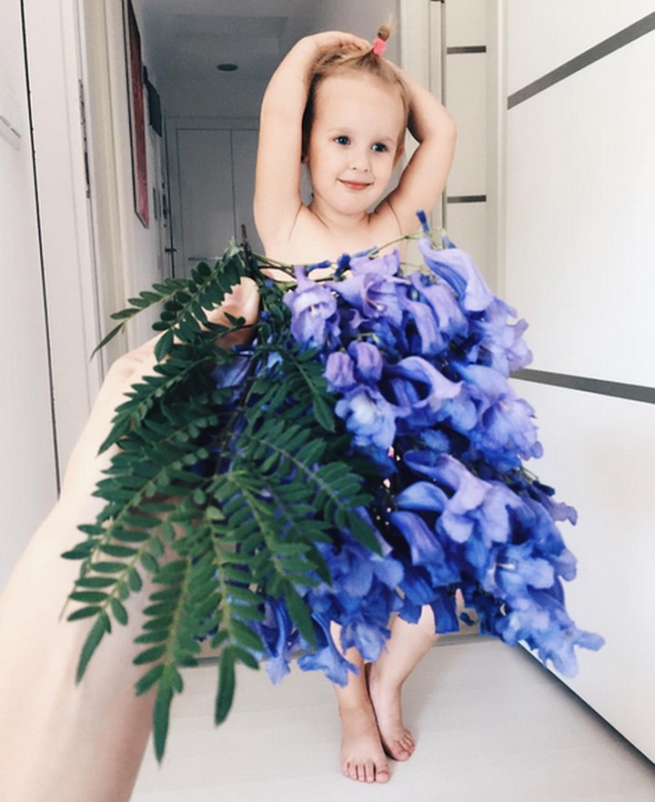 Lucu Deh! Bocah Ini Pakai 'Gaun' dari Sayur, Buah dan Makanan