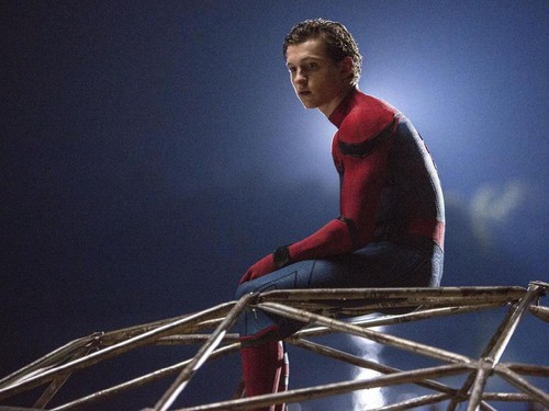 Tom Holland Pamer Kostum Baru untuk Spider-Man: Brand New Day