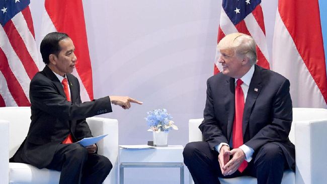 Jokowi Tuding Perang Dagang 'Biang Kerok' Rupiah Melemah Presiden Joko Widodo menyatakan pelemahan rupiah belakangan ini banyak disebabkan faktor global, seperti perang dagang dan krisis ekonomi negara berkembang.