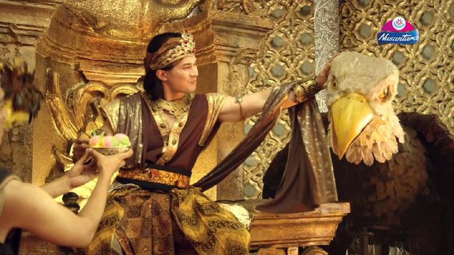 Belakangan, marak tersebar iklan kreatif di media sosial. Pariwara ini menarik perhatian dan mendulang pujian dari publik lantaran konsepnya yang dianggap unik.