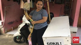 Mbak Adel dan Usaha Gosok Kelilingnya yang 'Gokil'