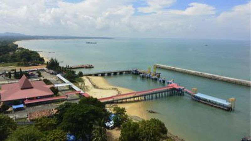 PT PLN membangun kabel listrik bawah laut yang menghubungkan sistem kelistrikan Kabupaten Bangka Barat dengan Sumatera Selatan.