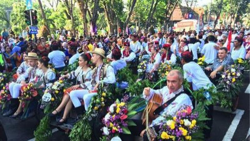 Bagi Anda yang gemar menyaksikan ragam kebudayaan dari dalam negeri maupun internasional, jangan lupa untuk berkunjung ke Surabaya.