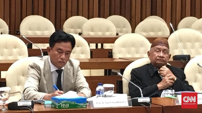 Yusril Ihza Mahendra menegaskan bahwa hak angket adalah kewenangan DPR dalam mengawasi pelaksanaan perundang-undangan.