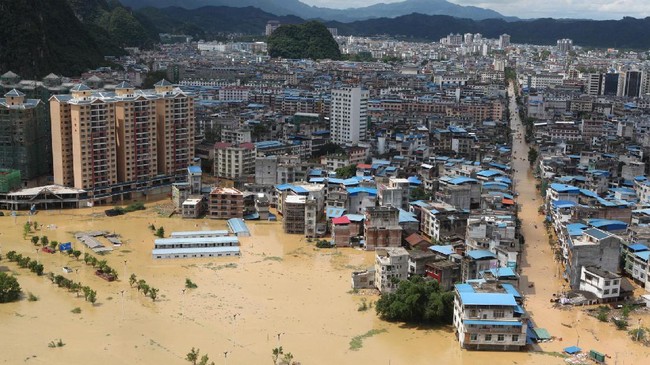 Puluhan orang tewas dan hilang akibat banjir serta longsor yang menghancurkan ribuan rumah di pusat Provinsi Hunan, selatan China.