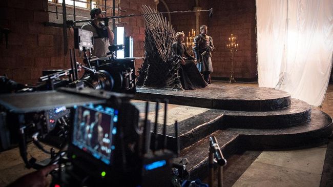 Beberapa penggemar Game of Thrones mengaku kesulitan membeli pernak-pernik resmi seri fantasi itu. Kalau pun ada yang asli, harganya sangat mahal.