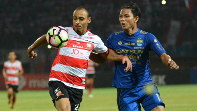 Usai laga Persib melawan PSM di Bandung, Jumat (26/1), bek Achmad Jufriyanto mengungkapkan alasan resmi meninggalkan Sang Pangeran Biru.
