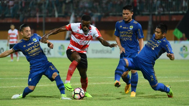 Kandidat striker Persib yang merumput di Liga Portugal, Erivelto Emiliano da Silva, sudah berada di Jakarta untuk menjalani tes medis.