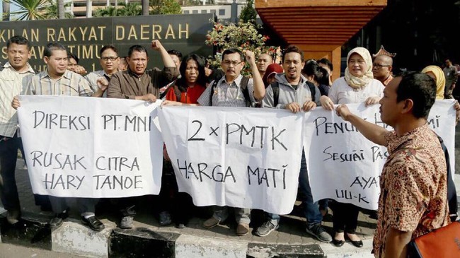 Aliansi Jurnalis Indpenden (AJI) mengatakan, pegawai yang kena PHK di tiga biro daerah Koran Sindo akan mengajukan pertemuan tripartit.