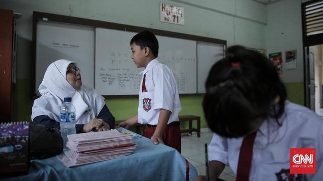 KPAI menerima banyak pengaduan terkait Kegiatan Belajar Mengajar (KBM) di rumah, salah satunya proses belajar yang tidak berjalan dua arah.