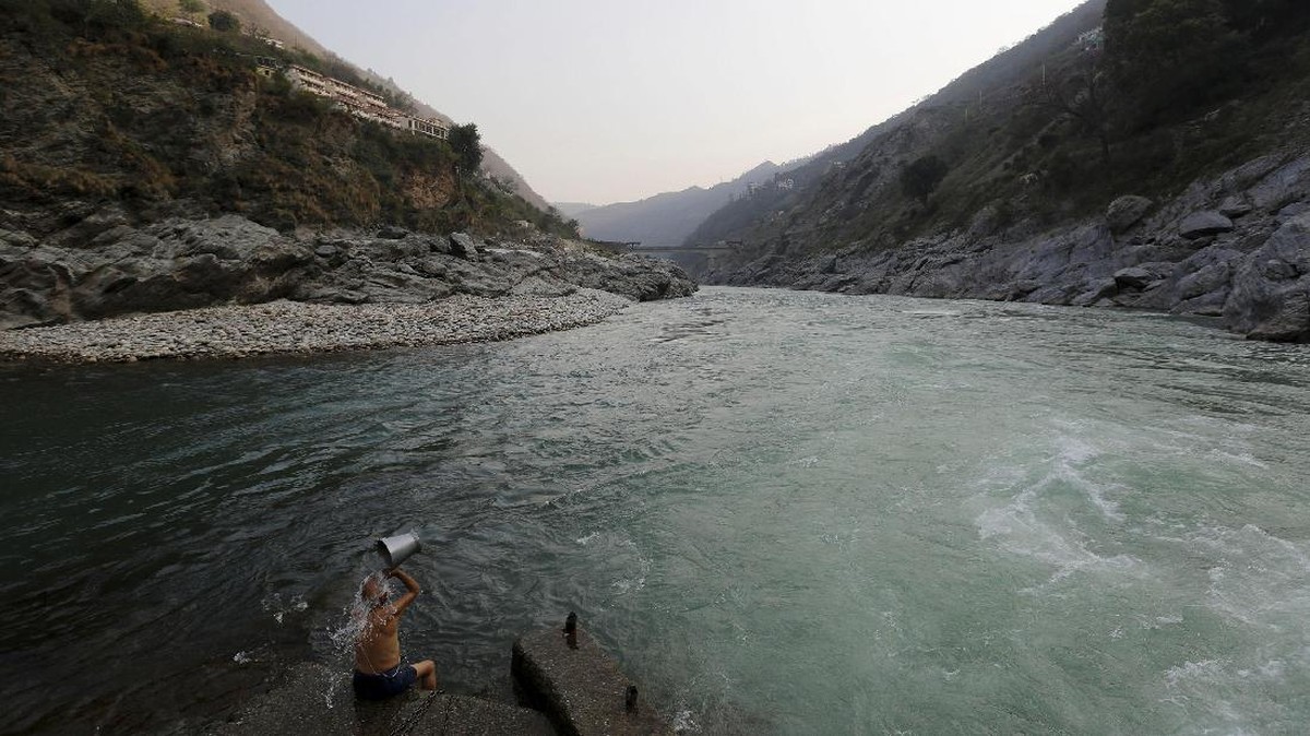 Kesucian Sungai Gangga yang Tercemar Limbah