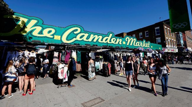 LONDON, ENGLAND - JULY 23: A general view of shopping at Camden Market ahead of the London 2012 Olympic Games on July 23, 2012 in London, England.   Streeter Lecka/Getty Images/AFP