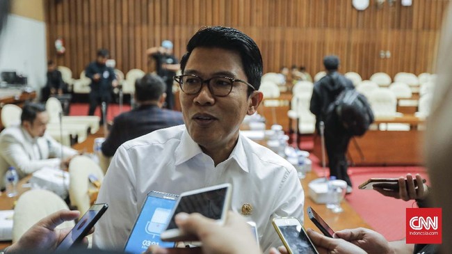 Misbakhun terindikasi mengatasnamakan Golkar demi kepentingan pribadinya. Tindakannya dianggap bertentangan dengan pandangan Golkar terhadap KPK. 