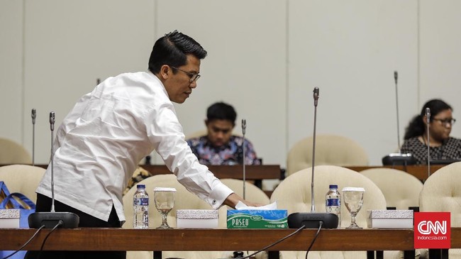 Komisi XI meminta pemerintah tak perlu ragu membentuk Holding BUMN Ultra Mikro terdiri dari PT BRI, PT Pegadaian, dan PT PMN karena aturan hukum sudah memadai.
