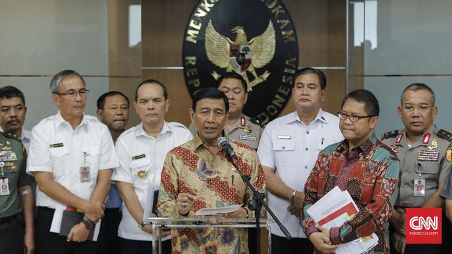 Politikus Gerindra Muhammad Syafii mengatakan penerbitan Perppu Ormas terlalu mudah karena tidak memenuhi syarat yang ditetapkan oleh UUD.