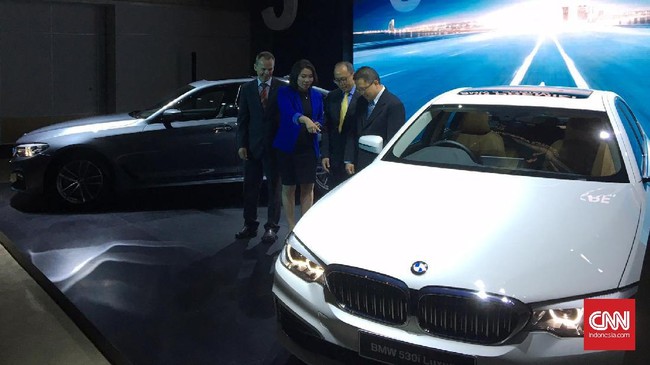 BMW resmi meluncurkan generasi ketujuh Seri 5 yang jadi mobil kelas bisnis paling laris sejak pertama diluncurkan pada 1972. Apa keunggulannya?