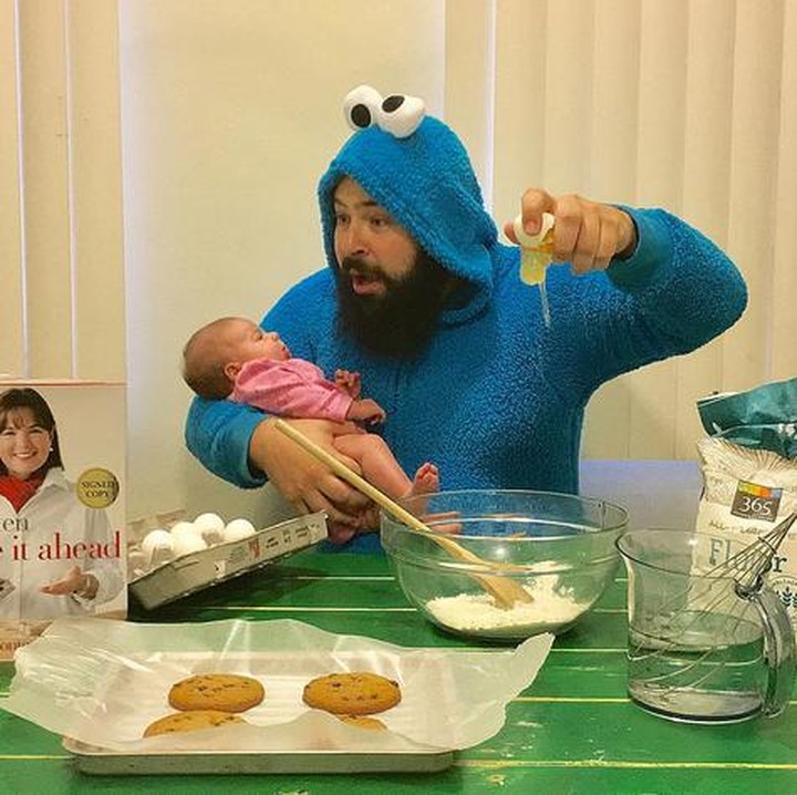 <p>Mengajak si kecil bikin cookies, kenapa nggak? (Foto: Instagram/@sbsolly)</p>