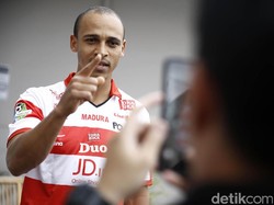 Pensiun Usai Tinggalkan Madura United, Odemwingie Bersiap Jadi Pegolf