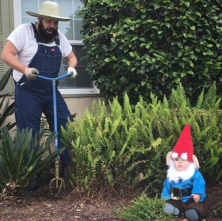 <p>Kalau lagi berkebun ada gnome kayak gini, gemas banget ya Bun. (Foto: Instagram/@sbsolly)</p>