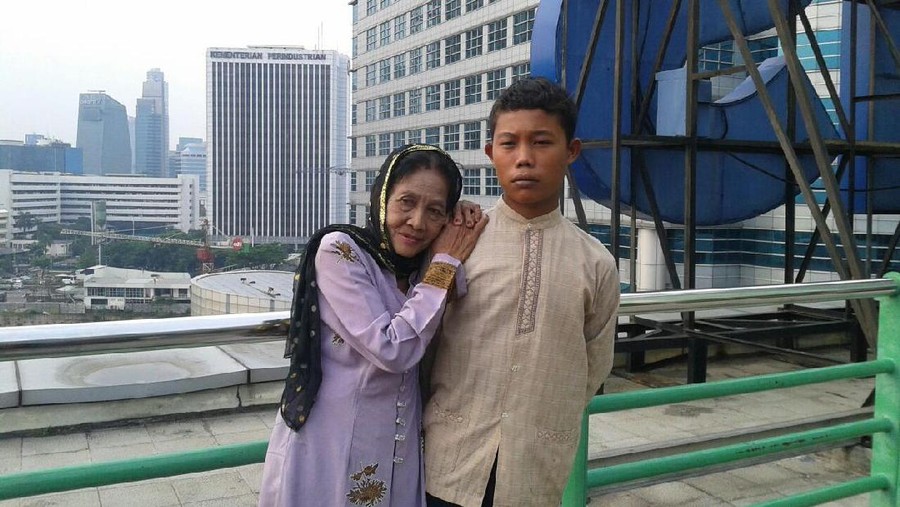 Nenek Rohaya dan ABG Slamet Nenek Rohaya dan ABG Slamet