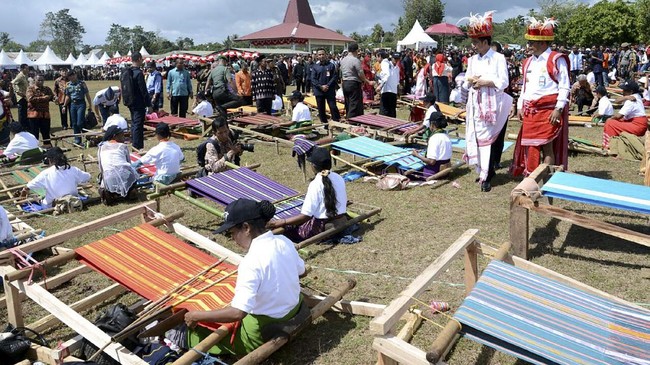 Semarak Festival Kuda dan Tenun Sumba