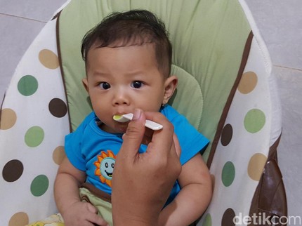 Kasih Daging ke si Kecil Harus Tunggu Sampai Umur 9 Bulan?