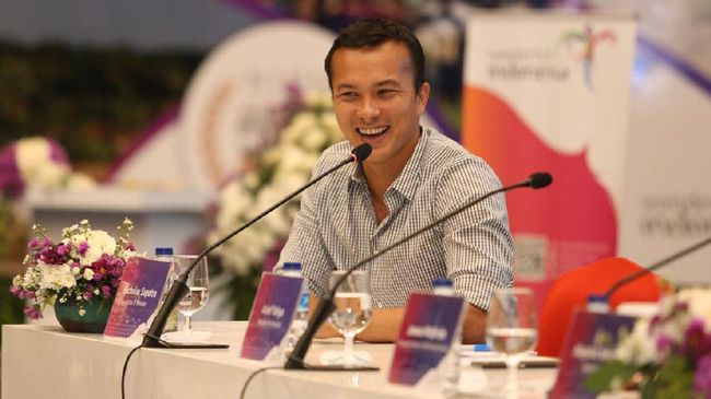 Sejumlah seniman, di antaranya Nicholas Saputra, Cak Lontong, dan lain-lain menerima vaksin Covid-19 pada Senin (19/4).