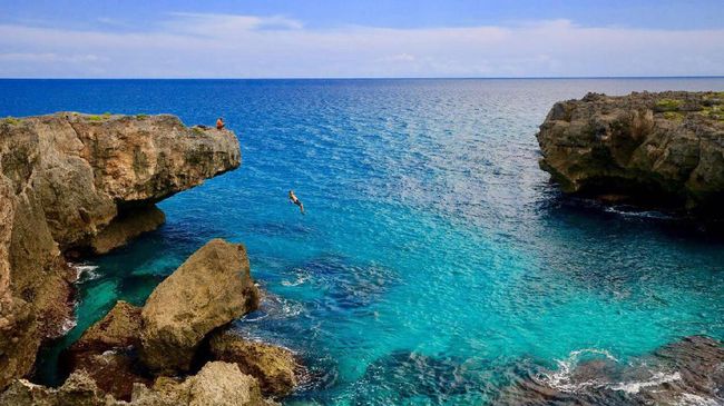 Ambisi pemerintah daerah untuk menarik investasi di pulau-pulau kecil harus diikuti dengan kesiapan kondisi di daerah.