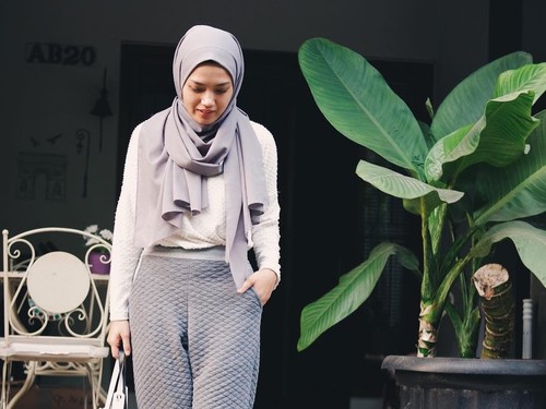 Foto: Inspirasi Gaya Hijab Istri Ricky Harun untuk Kamu yang Baru Berjilbab Foto: Inspirasi Gaya Hijab Istri Ricky Harun untuk Kamu yang Baru Berjilbab