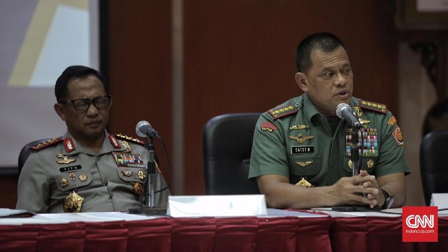 Pernyataan Panglima TNI Jenderal Gatot Nurmantyo soal impor senjata menuai kecaman. Masalahnya, kontroversi adalah bukan hal yang pertama bagi sang jenderal.