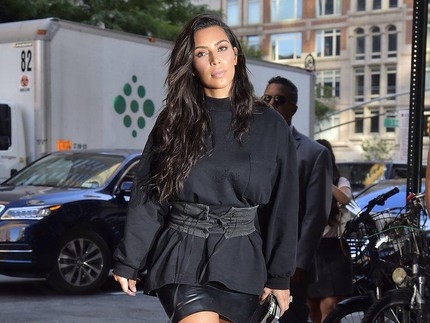 Kim Kardashian Kok Bisa Susui Bayi yang Lahir Via Ibu Pengganti?