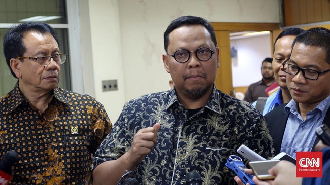 Wakil Sekjen PKB Lukmah Edy mengatakan pembubaran HTI tidak perlu menunggu DPR untuk mengesahkan Perppu menjadi Undang-undang.