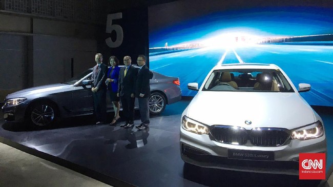 BMW resmi meluncurkan generasi ketujuh Seri 5 yang jadi mobil kelas bisnis paling laris sejak pertama diluncurkan pada 1972. Apa keunggulannya?