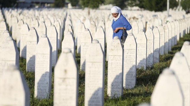 Ratko Mladic, mantan komandan yang dinyatakan bersalah atas genosida Muslim di Srebrenica, Bosnia, sempat mengamuk sebelum dijatuhi vonis penjara seumur hidup.