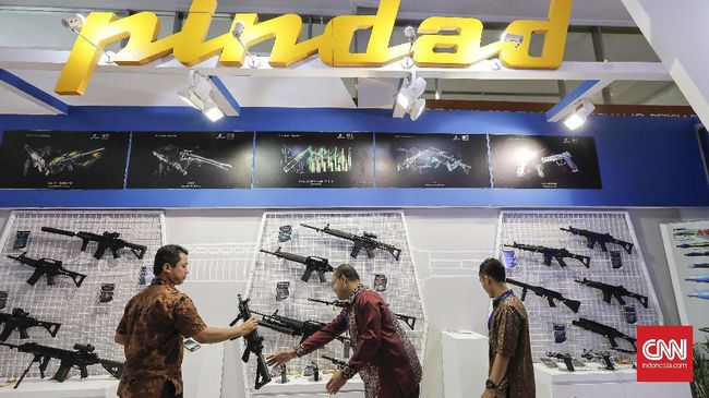 Puluhan unit kendaraan khusus buatan Pindad diserahkan Menteri Pertahanan Prabowo ke TNI AD saat rapim Kemenhan 2022.