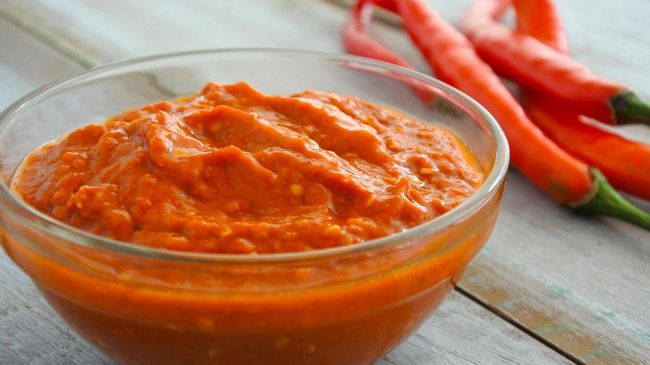Sambal dianggap sebagai salah satu makanan Indonesia yang terfavorit. Indonesia sebenarnya tak cuma punya satu jenis sambal. Beda daerah beda jenis sambalnya.