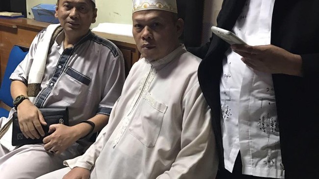 Meksi keluar penjara, kasus makar yang menjerat Al Khaththath tetap dilanjutkan. Ia dikenakan wajib lapor dua kali dalam sepekan.