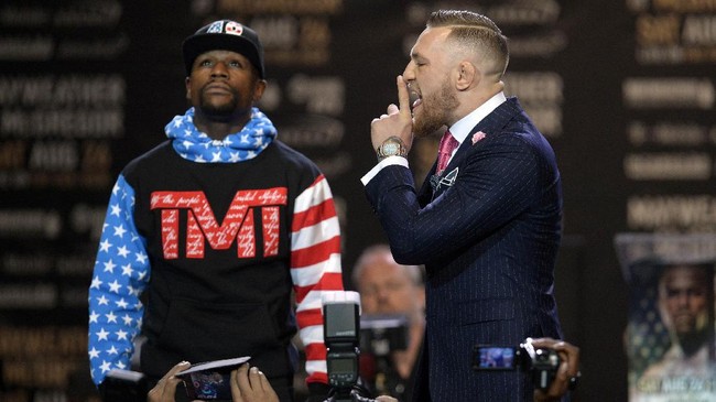 Floyd Mayweather Jr. tak khawatir dengan kemungkinan Conor McGregor mengeluarkan jurus tarung bebas pada laga 26 Agustus mendatang.