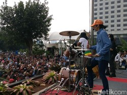 Lirik dan Chord Lagu Bisikan Mama dari Slank