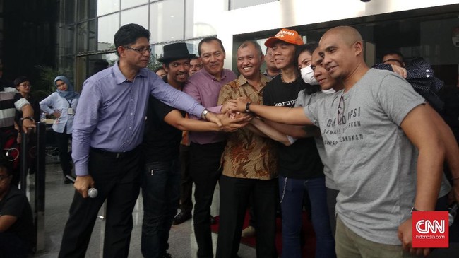 FOTO: Jurus Tandur Slank Tolak Pansus Angket KPK