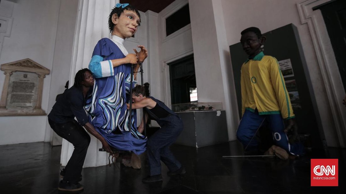 FOTO: Boneka 'Kembaran' Ondel-ondel dari Perancis