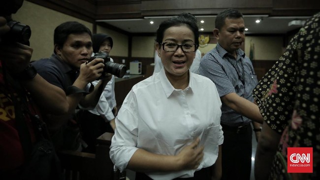 Sidang pembacaan eksepsi Miryam S Haryani ditunda Senin pekan depan karena ketua mejelis hakim persidangan berhalangan hadir.