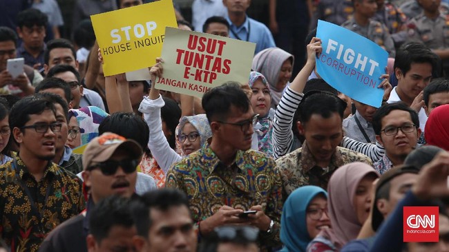 Anak anggota Dewan Pertimbangan Presiden Suharso Manoarfa, Andhika Mohammad Yudhistira Monoarfa penuhi panggilan penyidik KPK sebagai saksi korupsi e-KTP.