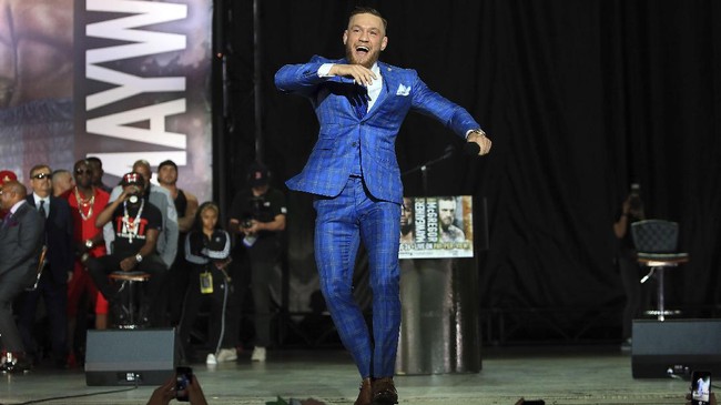 Joe Cortez menegaskan bahwa Conor McGregor selalu melahap porsi latihan dengan serius dan tak pernah ada sesi main-main dalam persiapan McGregor.