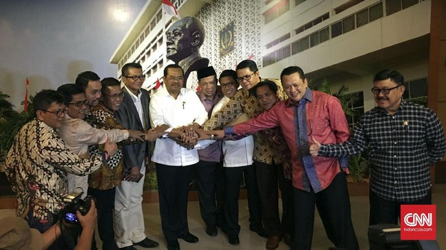 Jaksa Agung Muhammad Prasetyo menggelar pertemuan tertutup dengan Pansus Angket KPK. Usai bertemu, ia menyatakan dukungan penuhnya pada Pansus.