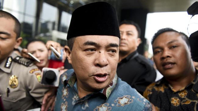 Akom tak ingin mengulang masa kelam Golkar dalam kasus penyalahgunaan dana nonbujeter Bulog (Buloggate), yang pernah menjerat Akbar Tandjung.