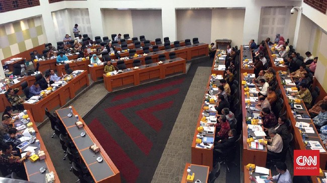 Defisit APBN semester I 2017 berkisar 1,29 persen dari PDB. Realisasi ini lebih kecil dibanding periode yang sama tahun lalu, yaitu 1,82 persen.