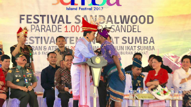 Presiden Joko Widodo (Jokowi) menghadiri menghadiri Parade Kuda Sandalwood dan Festival Tenun Ikat Sumba 2017. 